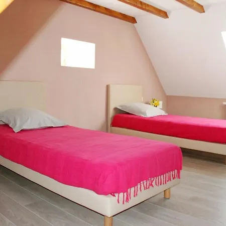 Sur Les Hauteurs De L'aubrac Bouyssounouse